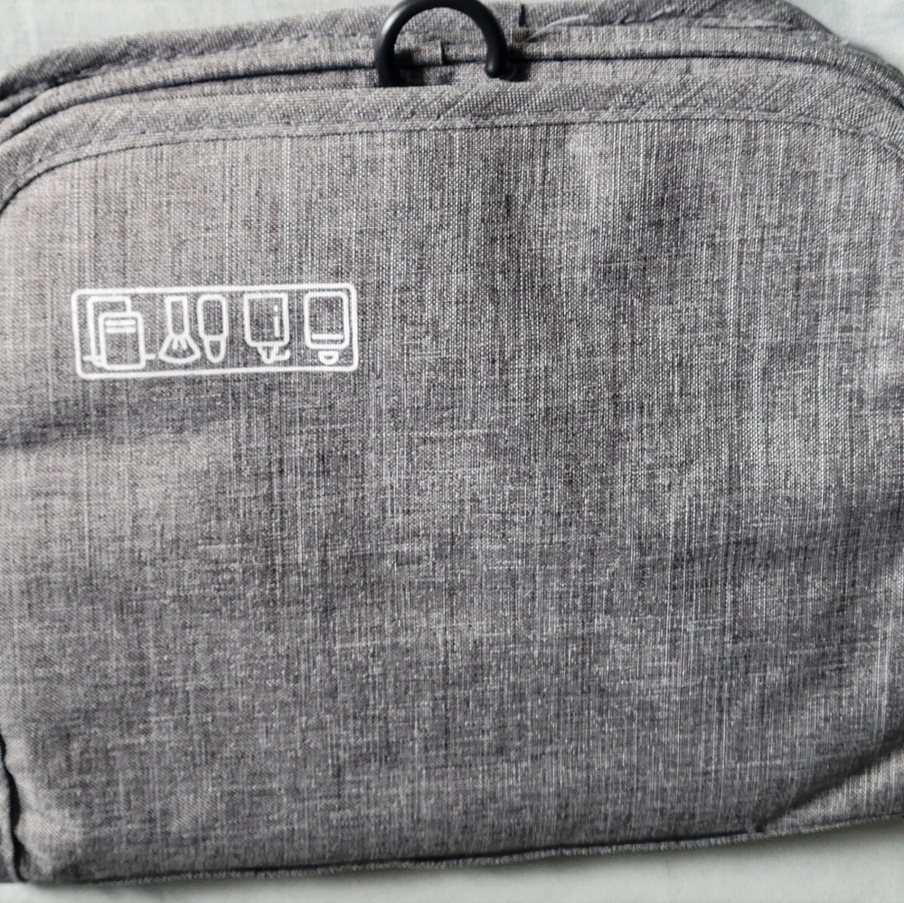 NWOT/Toiletry Travel Bag with Hanging Hook/Makeup Cosmetic Bag/Toiletries
